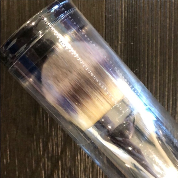 it Cosmetics Luxe Complexion Foundation Brush - Picture 6 of 6